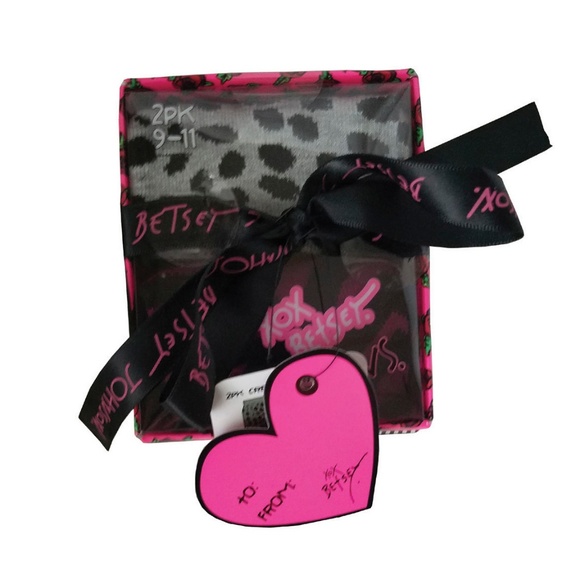 Betsey Johnson Accessories - 🆕Betsey Johnson 2pk Crew Socks Betsey Johnson Accessories - 🆕Betsey Johnson 2pk Crew Socks
